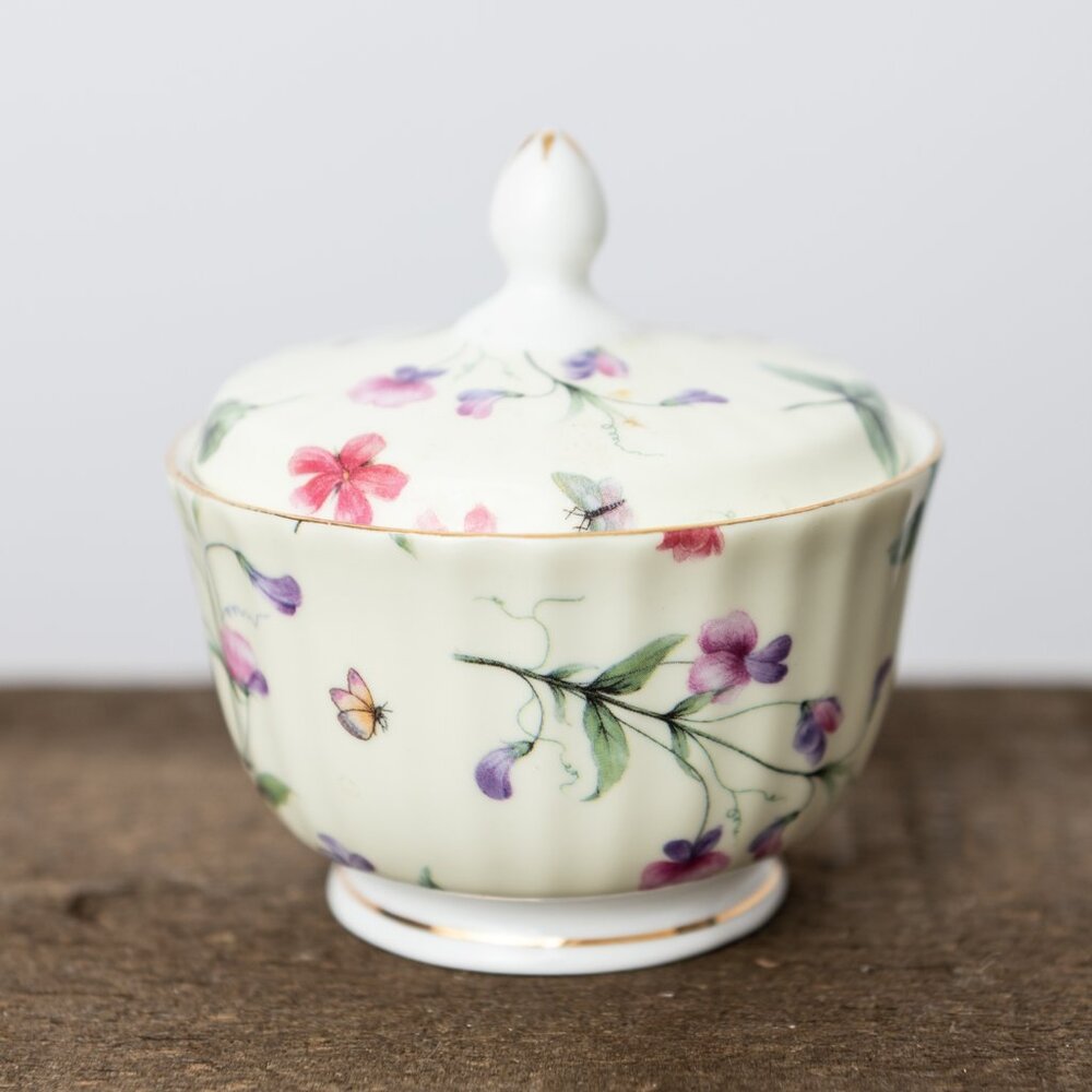 Floral Sugar Bowl - Like New Very pretty